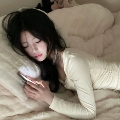 院子里的女人